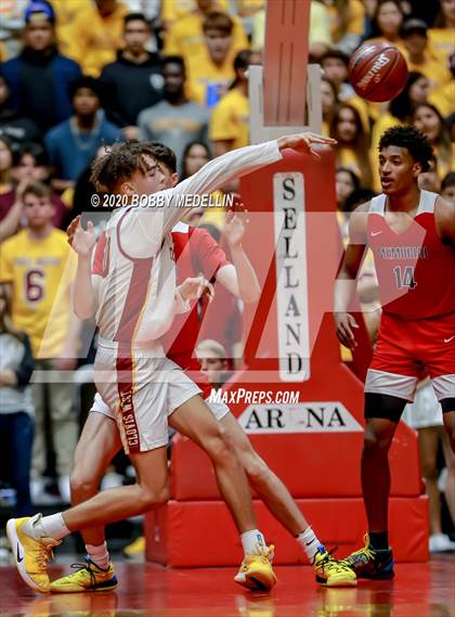Thumbnail 3 in Clovis West vs. San Joaquin Memorial (CIF Open Division Central Section Championship) photogallery.