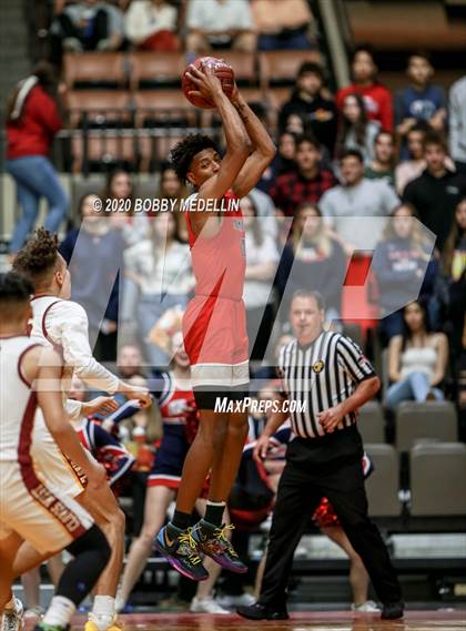 Thumbnail 1 in Clovis West vs. San Joaquin Memorial (CIF Open Division Central Section Championship) photogallery.