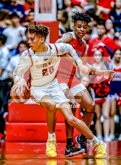 Thumbnail 3 in Clovis West vs. San Joaquin Memorial (CIF Open Division Central Section Championship) photogallery.
