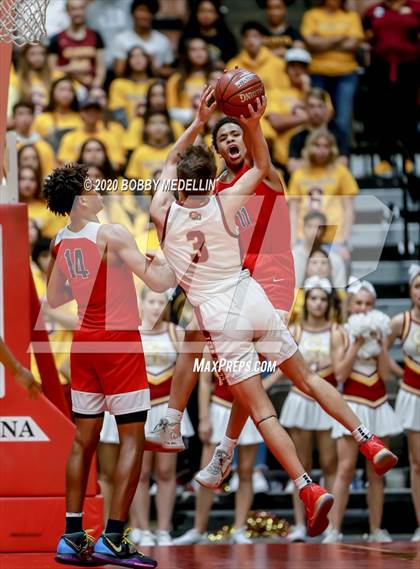 Thumbnail 1 in Clovis West vs. San Joaquin Memorial (CIF Open Division Central Section Championship) photogallery.