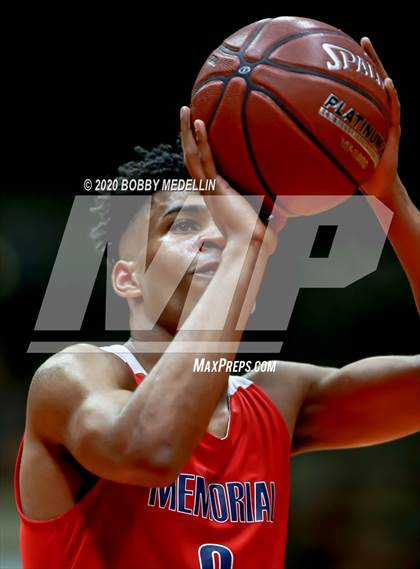 Thumbnail 2 in Clovis West vs. San Joaquin Memorial (CIF Open Division Central Section Championship) photogallery.