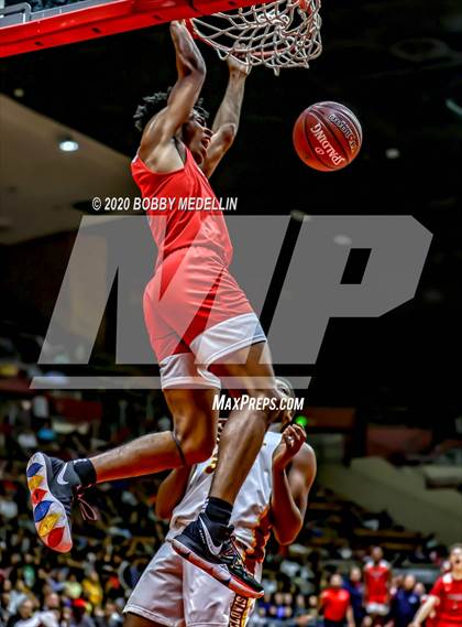 Thumbnail 3 in Clovis West vs. San Joaquin Memorial (CIF Open Division Central Section Championship) photogallery.