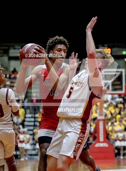 Thumbnail 1 in Clovis West vs. San Joaquin Memorial (CIF Open Division Central Section Championship) photogallery.