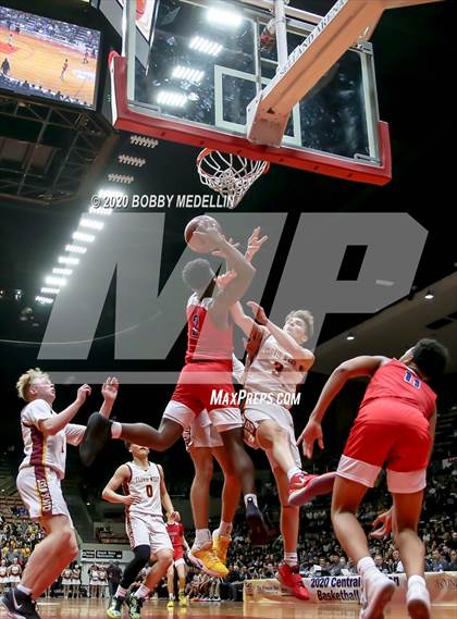 Thumbnail 3 in Clovis West vs. San Joaquin Memorial (CIF Open Division Central Section Championship) photogallery.