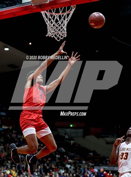 Thumbnail 3 in Clovis West vs. San Joaquin Memorial (CIF Open Division Central Section Championship) photogallery.
