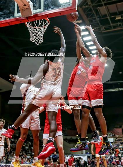 Thumbnail 2 in Clovis West vs. San Joaquin Memorial (CIF Open Division Central Section Championship) photogallery.