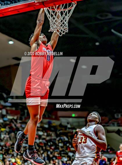 Thumbnail 1 in Clovis West vs. San Joaquin Memorial (CIF Open Division Central Section Championship) photogallery.