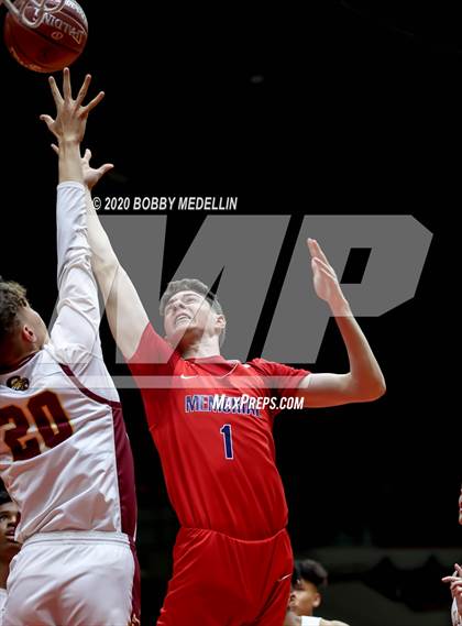 Thumbnail 1 in Clovis West vs. San Joaquin Memorial (CIF Open Division Central Section Championship) photogallery.