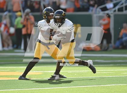 Thumbnail 2 in Rockwall vs. Klein Oak (UIL 6A Regional Semifinal) photogallery.