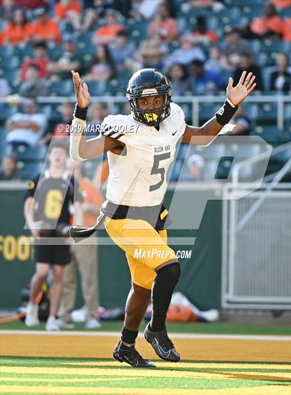 Thumbnail 3 in Rockwall vs. Klein Oak (UIL 6A Regional Semifinal) photogallery.