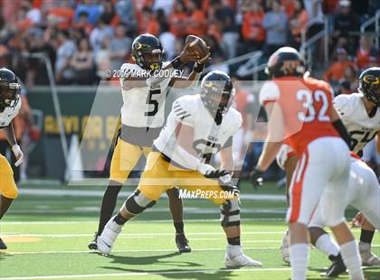 Thumbnail 2 in Rockwall vs. Klein Oak (UIL 6A Regional Semifinal) photogallery.