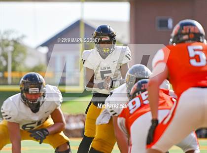 Thumbnail 3 in Rockwall vs. Klein Oak (UIL 6A Regional Semifinal) photogallery.