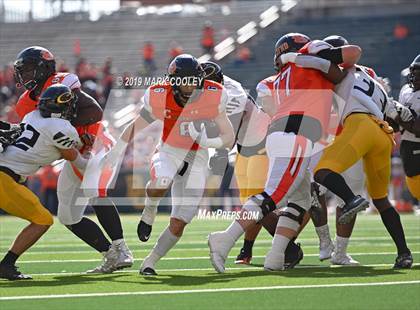 Thumbnail 2 in Rockwall vs. Klein Oak (UIL 6A Regional Semifinal) photogallery.
