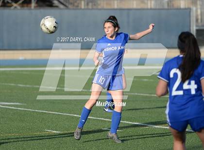 Thumbnail 2 in JV: Bishop Amat vs La Salle photogallery.