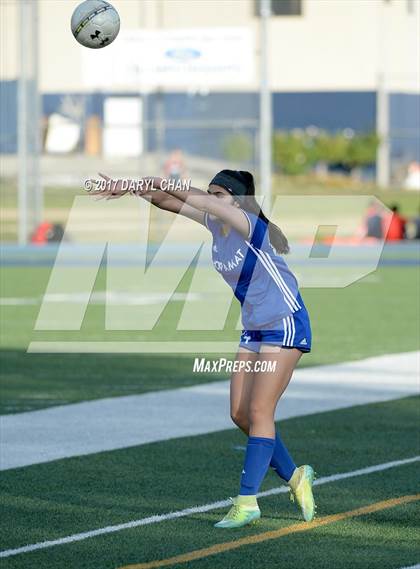 Thumbnail 3 in JV: Bishop Amat vs La Salle photogallery.