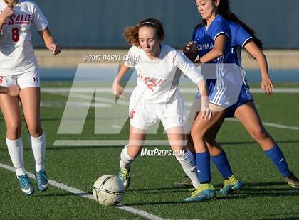 Thumbnail 1 in JV: Bishop Amat vs La Salle photogallery.