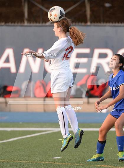 Thumbnail 1 in JV: Bishop Amat vs La Salle photogallery.