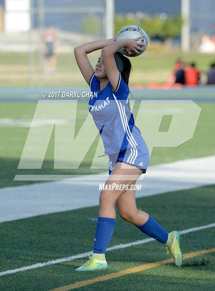 Thumbnail 2 in JV: Bishop Amat vs La Salle photogallery.