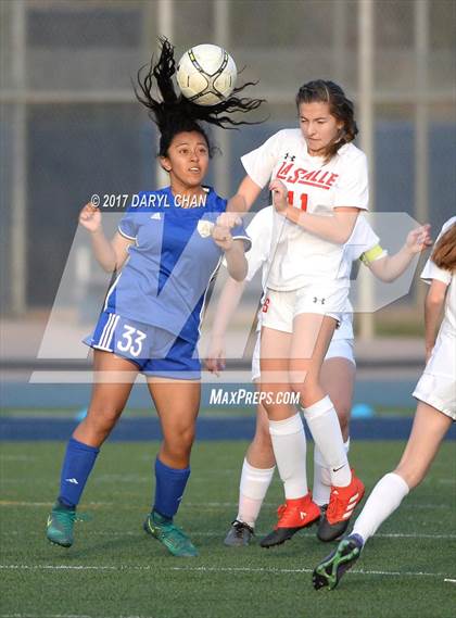 Thumbnail 1 in JV: Bishop Amat vs La Salle photogallery.