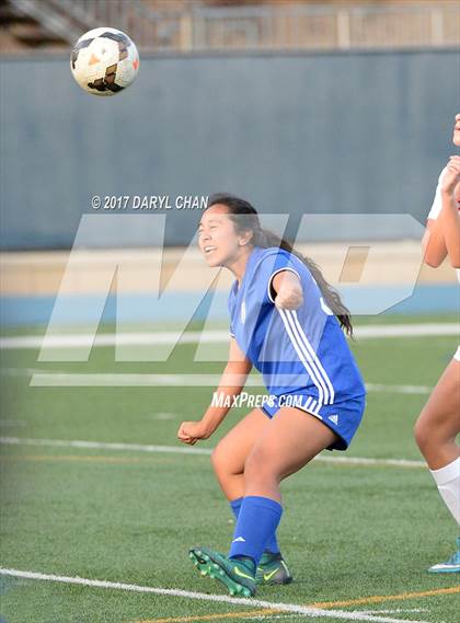 Thumbnail 1 in JV: Bishop Amat vs La Salle photogallery.