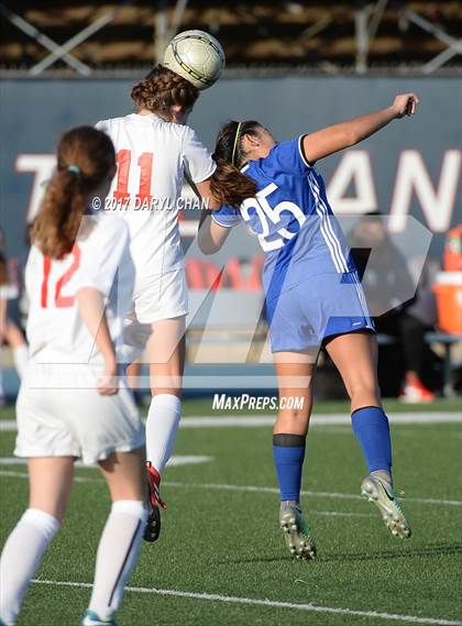 Thumbnail 2 in JV: Bishop Amat vs La Salle photogallery.
