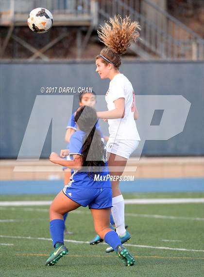 Thumbnail 3 in JV: Bishop Amat vs La Salle photogallery.