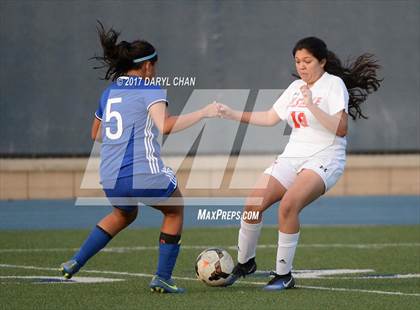 Thumbnail 1 in JV: Bishop Amat vs La Salle photogallery.