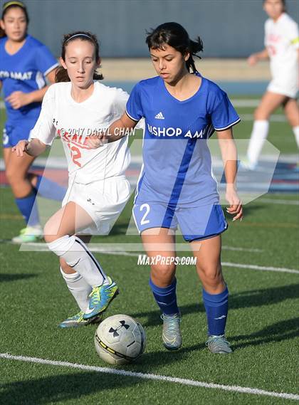 Thumbnail 1 in JV: Bishop Amat vs La Salle photogallery.