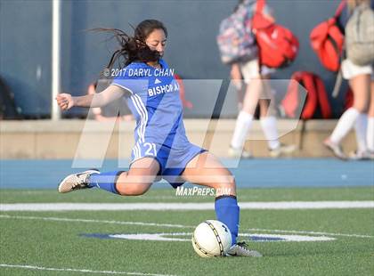 Thumbnail 1 in JV: Bishop Amat vs La Salle photogallery.