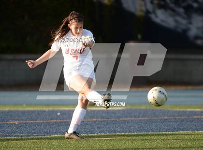 Thumbnail 2 in JV: Bishop Amat vs La Salle photogallery.