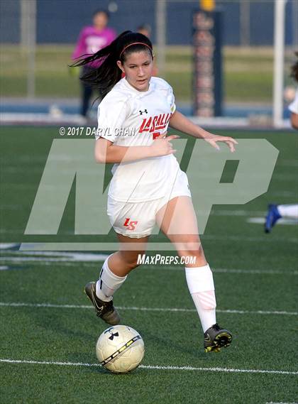 Thumbnail 1 in JV: Bishop Amat vs La Salle photogallery.
