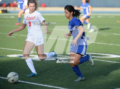 Thumbnail 2 in JV: Bishop Amat vs La Salle photogallery.