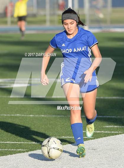 Thumbnail 2 in JV: Bishop Amat vs La Salle photogallery.