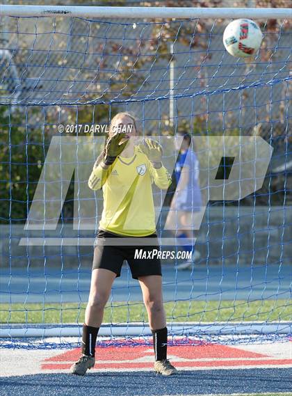 Thumbnail 3 in JV: Bishop Amat vs La Salle photogallery.