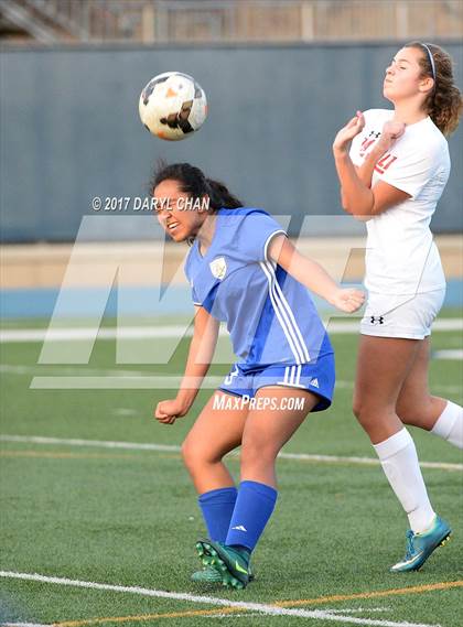 Thumbnail 2 in JV: Bishop Amat vs La Salle photogallery.
