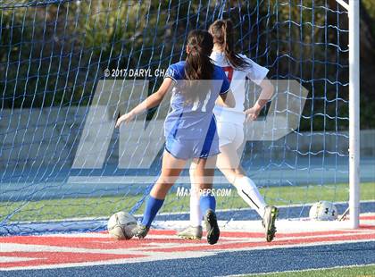 Thumbnail 2 in JV: Bishop Amat vs La Salle photogallery.
