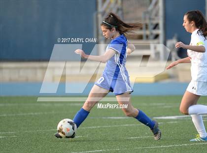 Thumbnail 2 in JV: Bishop Amat vs La Salle photogallery.