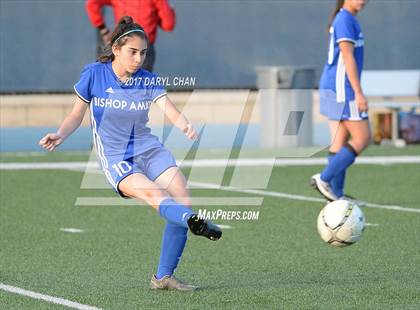 Thumbnail 2 in JV: Bishop Amat vs La Salle photogallery.