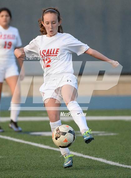 Thumbnail 2 in JV: Bishop Amat vs La Salle photogallery.