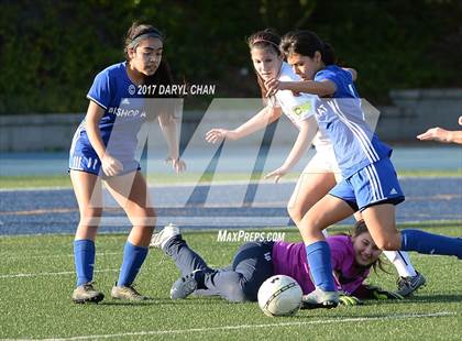 Thumbnail 3 in JV: Bishop Amat vs La Salle photogallery.