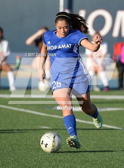 Thumbnail 1 in JV: Bishop Amat vs La Salle photogallery.