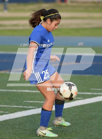 Thumbnail 1 in JV: Bishop Amat vs La Salle photogallery.