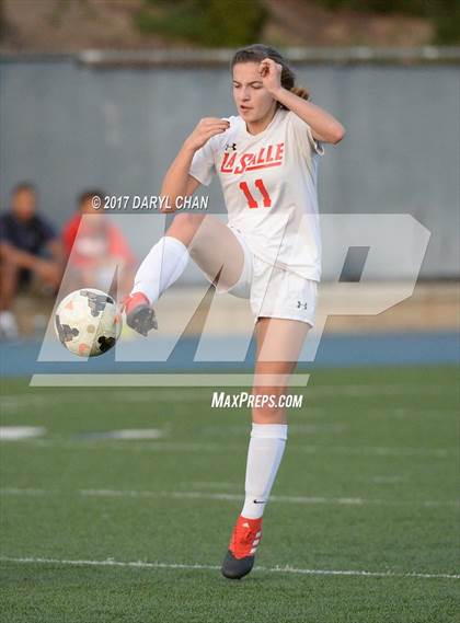 Thumbnail 2 in JV: Bishop Amat vs La Salle photogallery.