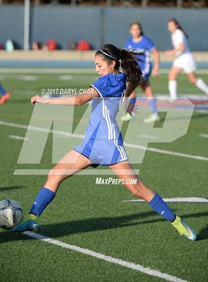 Thumbnail 3 in JV: Bishop Amat vs La Salle photogallery.