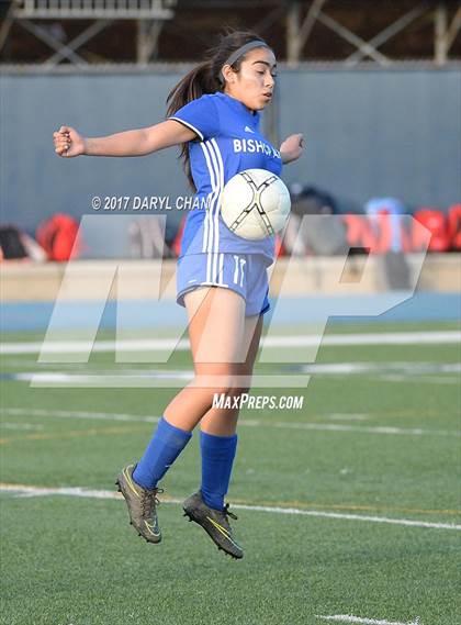 Thumbnail 1 in JV: Bishop Amat vs La Salle photogallery.