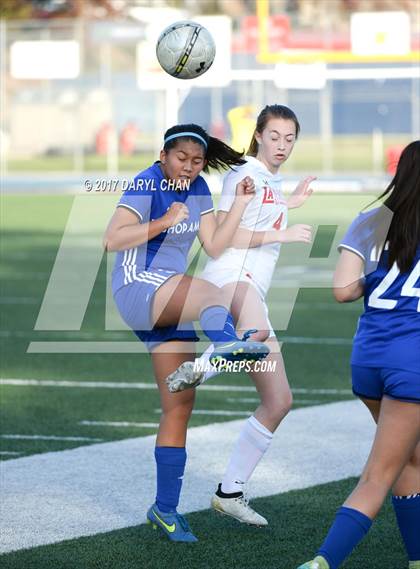 Thumbnail 2 in JV: Bishop Amat vs La Salle photogallery.