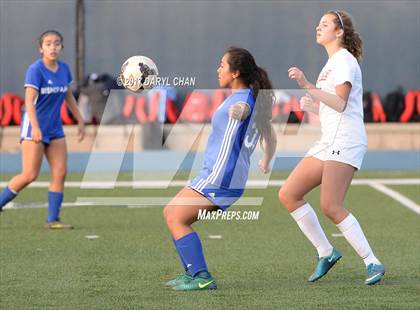 Thumbnail 3 in JV: Bishop Amat vs La Salle photogallery.