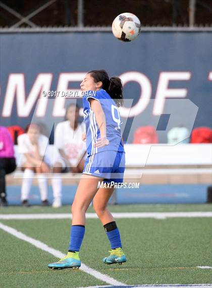 Thumbnail 1 in JV: Bishop Amat vs La Salle photogallery.