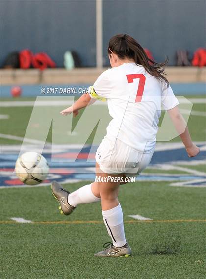 Thumbnail 2 in JV: Bishop Amat vs La Salle photogallery.