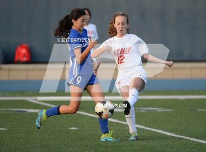 Thumbnail 3 in JV: Bishop Amat vs La Salle photogallery.